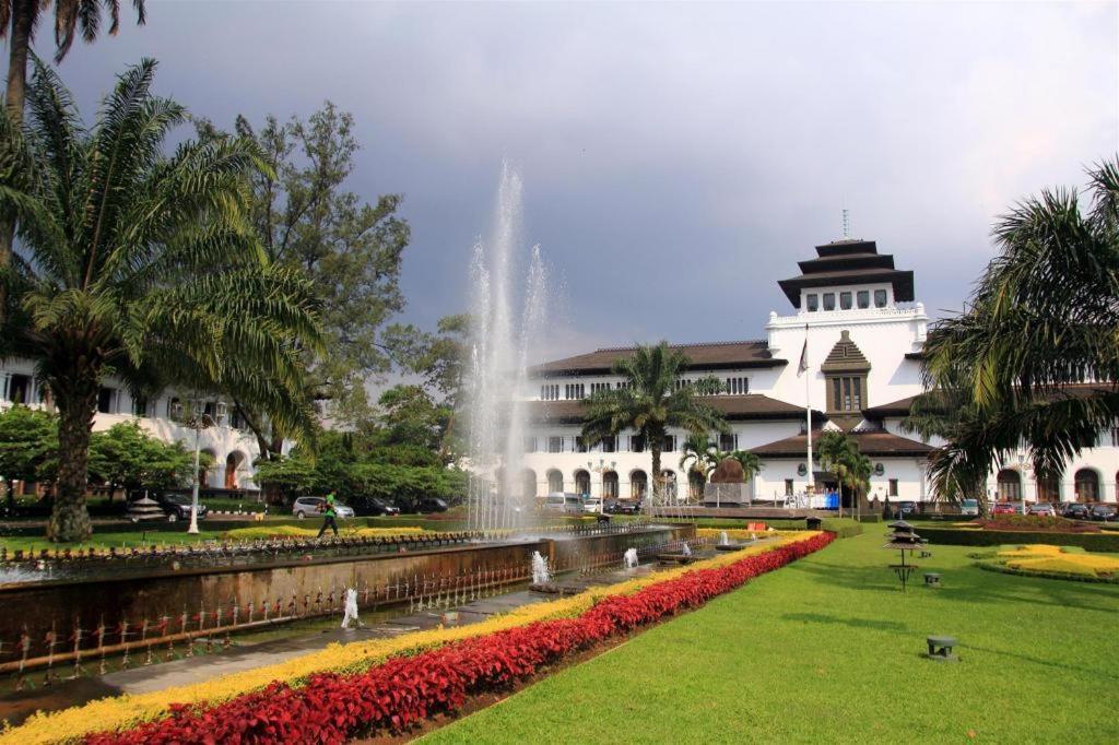 Hotel Tibera Taman Cibeunying Bandung Dış mekan fotoğraf