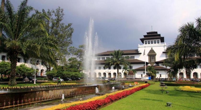 Hotel Tibera Taman Cibeunying Bandung Dış mekan fotoğraf