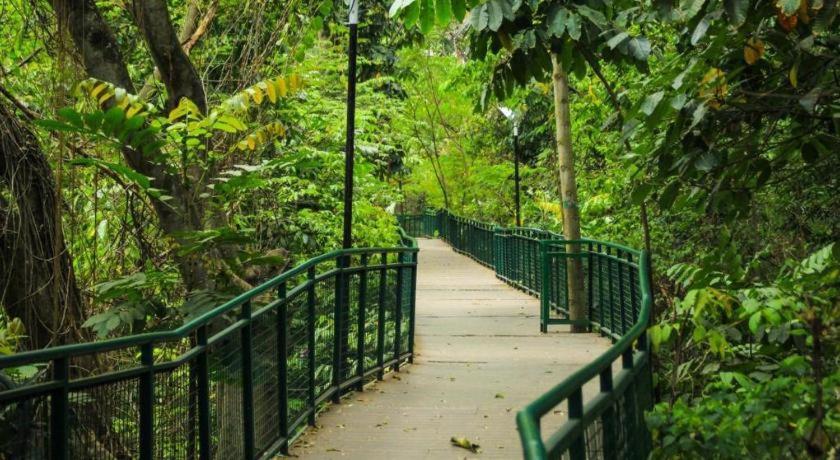 Hotel Tibera Taman Cibeunying Bandung Dış mekan fotoğraf