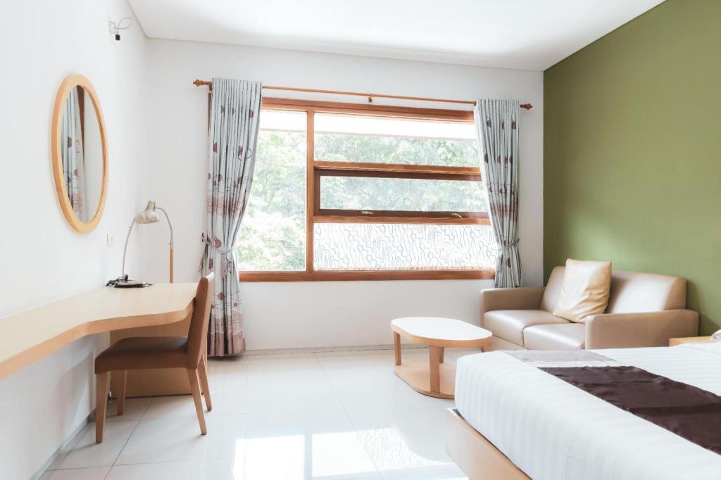 Hotel Tibera Taman Cibeunying Bandung Dış mekan fotoğraf